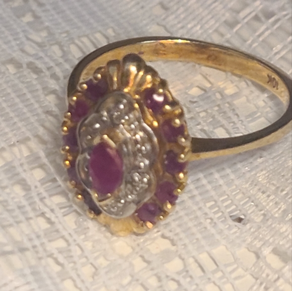 Vintage Natural Ruby & White Diamonds set in yellow gold - Picture 5 of 5
